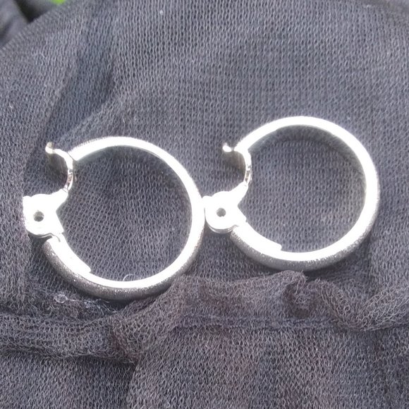 Vintage Monet silver tone hoop style earrings clip on - Picture 5 of 8